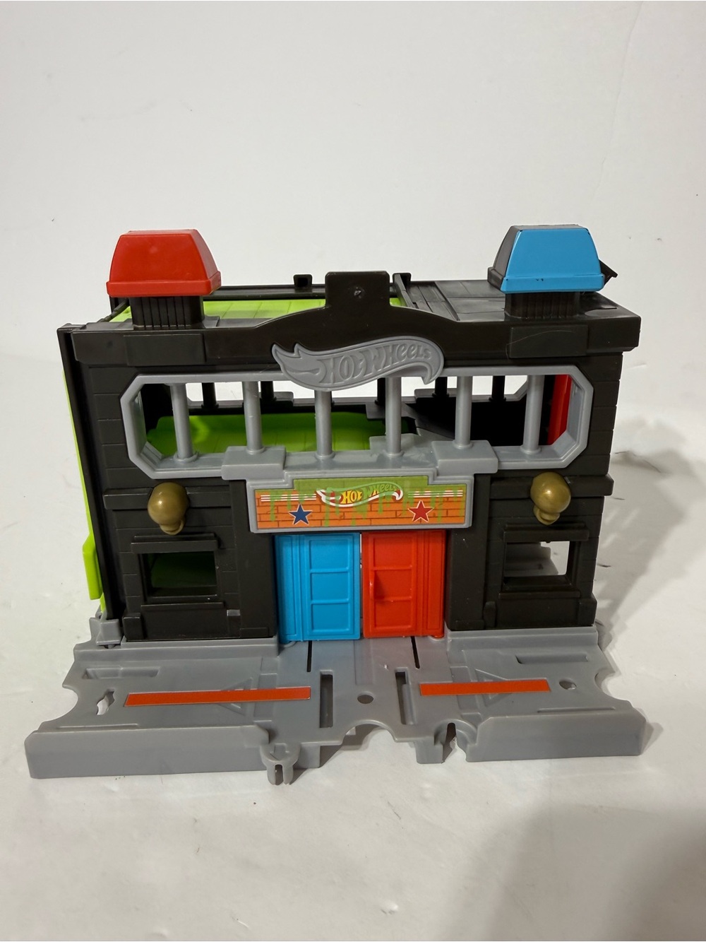 Hot Wheels City Downtown Police Breakout Station 2017 Playset Mattel Toxic FNB00